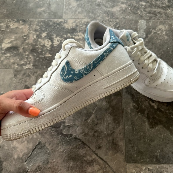 Nike Air Force 1 Low ‘07 Essential White Blue Paisley Size 7 - Picture 6 of 9